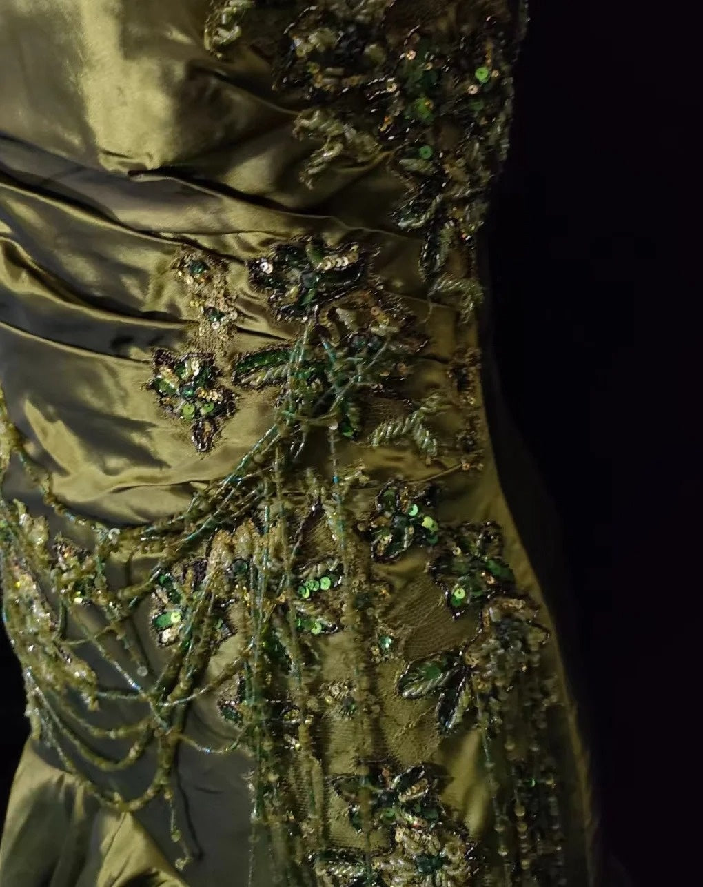 Elegante Vintage-Abschlussballkleider Meerjungfrau Spaghettiträger Olivgrüner Satin mit Spitze Perlen Abend-Maxikleid N3294