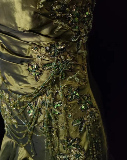 Elegante Vintage-Abschlussballkleider Meerjungfrau Spaghettiträger Olivgrüner Satin mit Spitze Perlen Abend-Maxikleid N3294