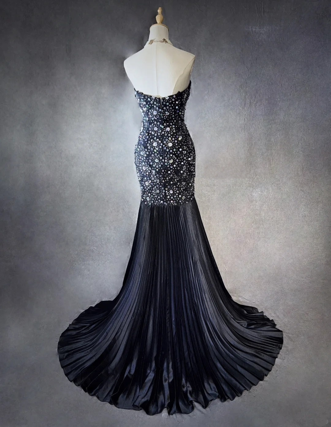 Vintage Ballkleider 90er Meerjungfrau Herz-Ausschnitt Satin Black Tie mit Silberperlen Rüschen Lang Semi Formal Abendkleid N3671