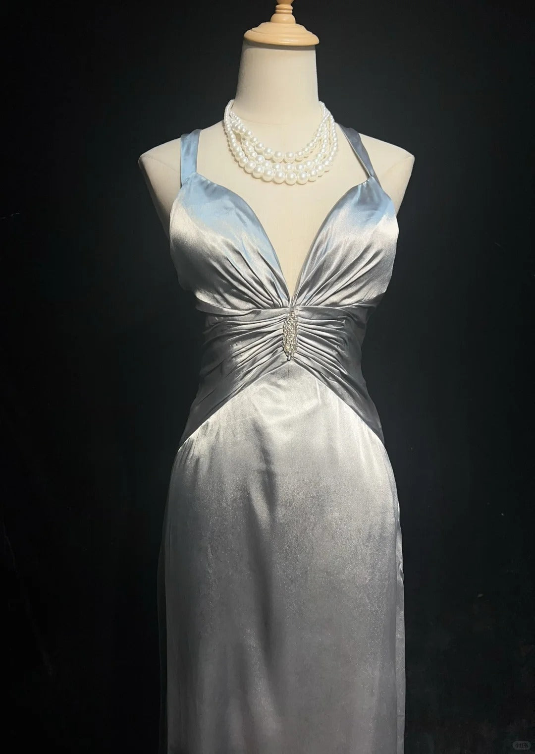 Vintage Prom Dresses 2000er Jahre A-Linie Neckholder Silbergrau mit Rüschen langes Ballkleid N3028