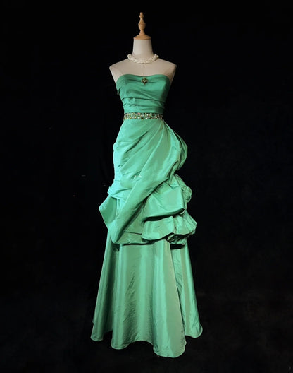 Wunderschöne Ballkleider für den Abschlussball, herzförmiger Ausschnitt, grüner Satin mit gerafften langen Abendoutfits N3379