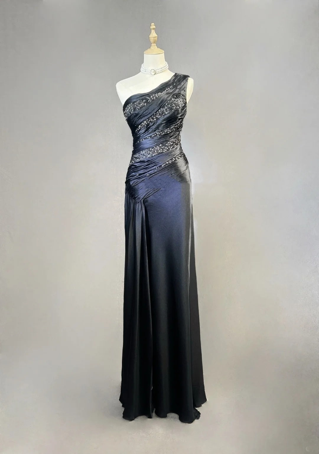 Robes de bal élégantes sirène asymétrique en satin noir cravate robe de soirée formelle longue perlée N3704