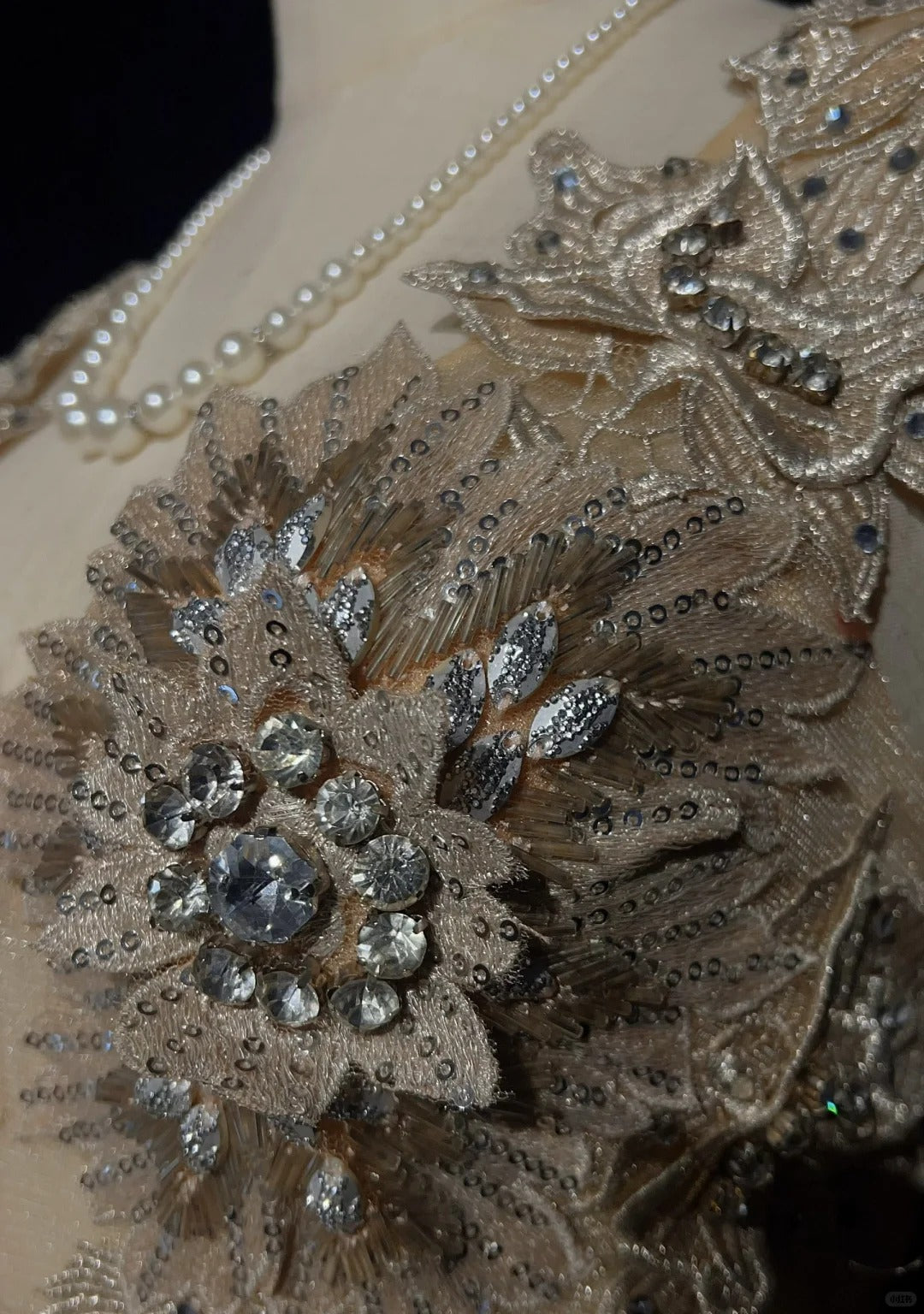 Robes de bal vintage des années 1980 Sirène Col en V Dentelle Rose avec Appliques Perles Longue Robe de Bal N3112