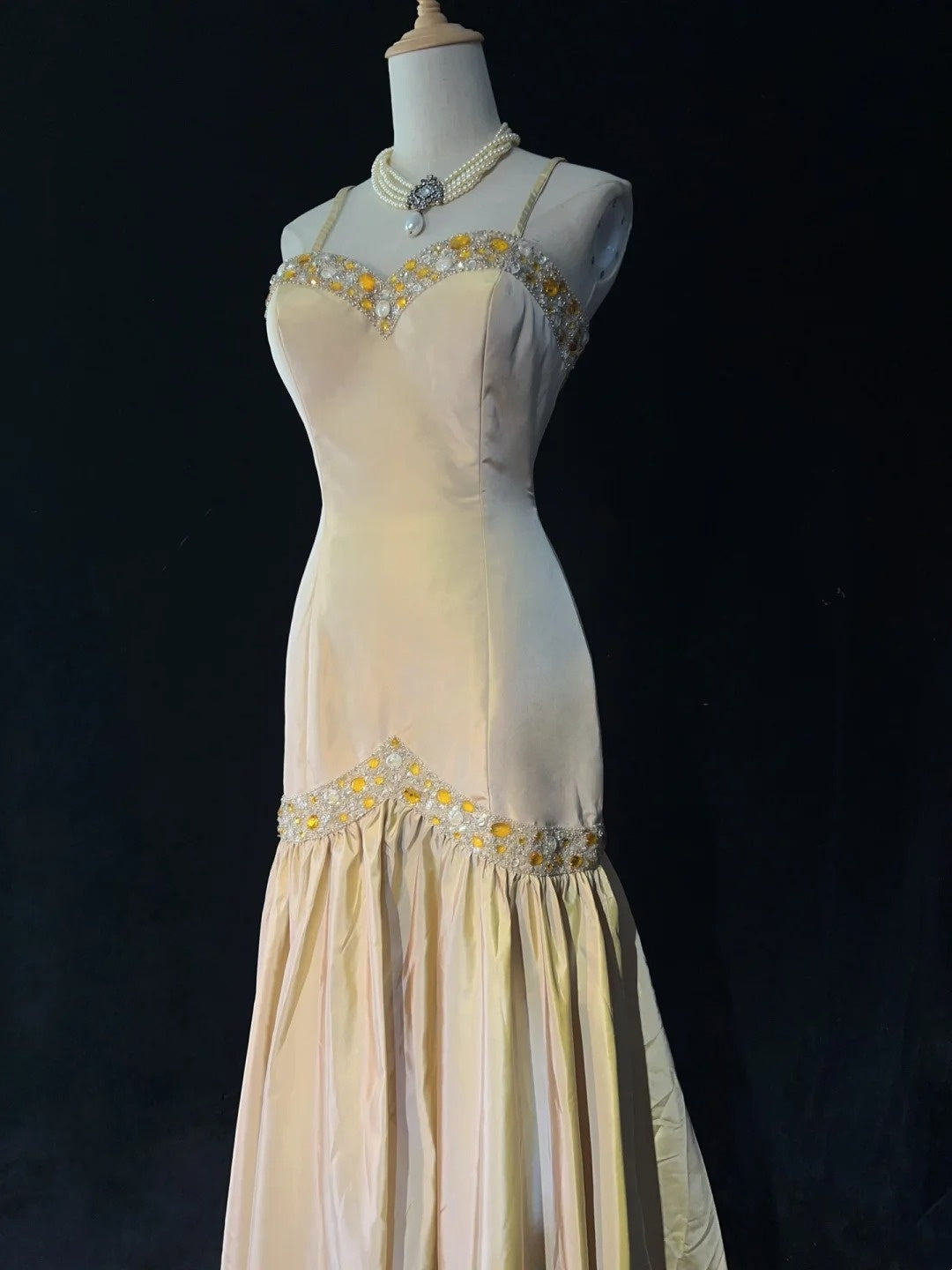 Robes de bal vintage, inspiration sirène, fines bretelles, taffetas jaune, longues années 1990, avec perles, robes de soirée N3328