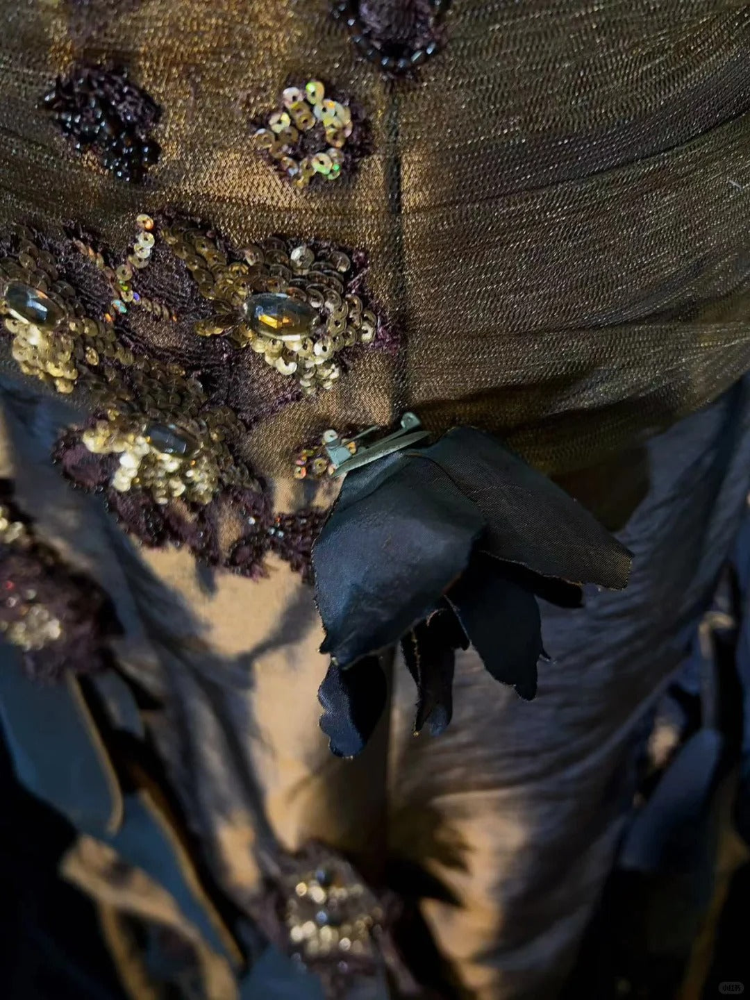 Robes de bal modestes trapèze à fines bretelles en satin marron sans manches longues tenues de soirée formelles N3639