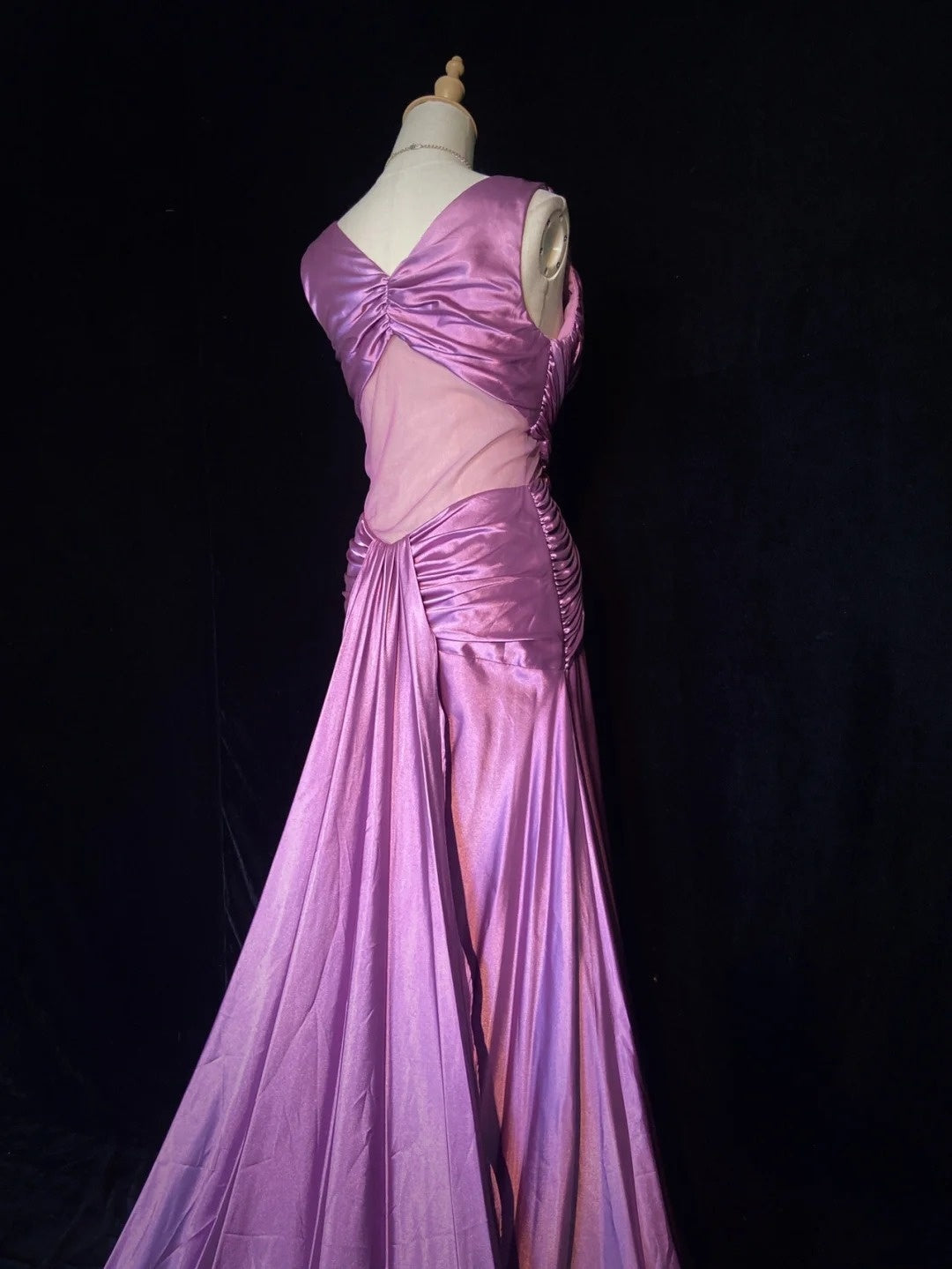 Bescheidene Abschlussballkleider im Meerjungfrau-Stil, V-Ausschnitt, Satin mit Rüschen-Schleppe für Damen, formelles Kleid N3229