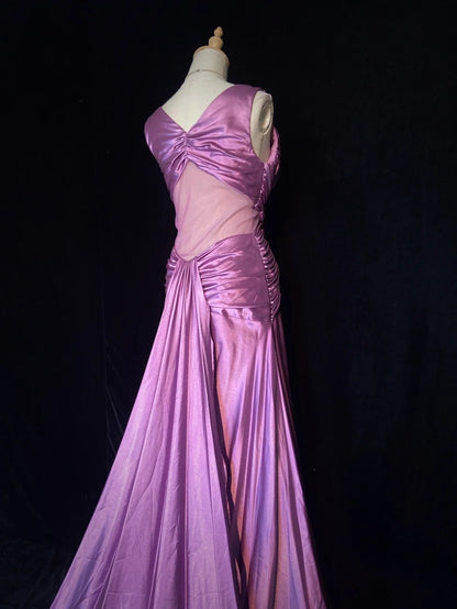 Bescheidene Abschlussballkleider im Meerjungfrau-Stil, V-Ausschnitt, Satin mit Rüschen-Schleppe für Damen, formelles Kleid N3229