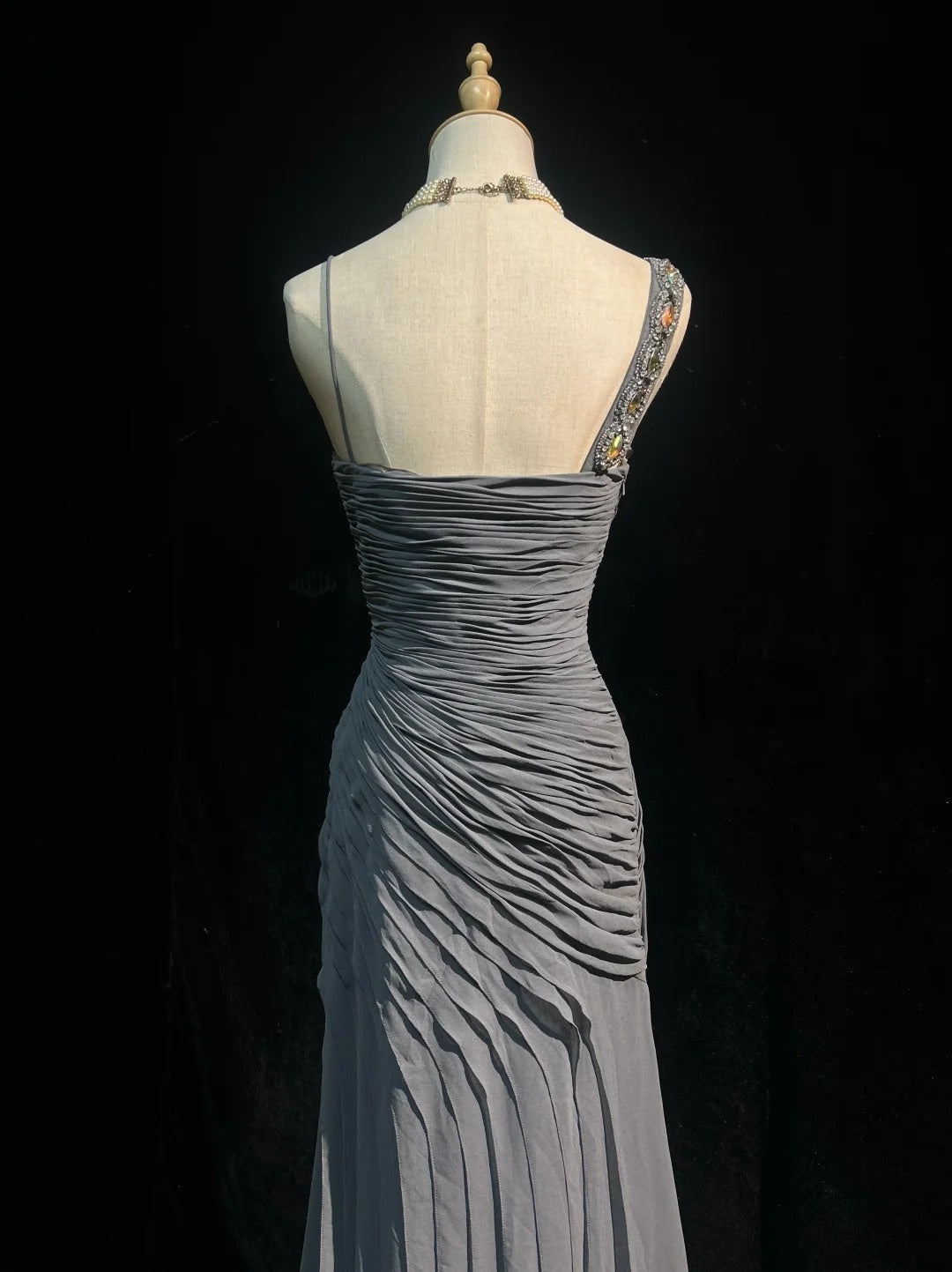 Einfache Ballkleider Meerjungfrau Spaghetti-Träger Grau Chiffon Bodenlang Rüschen Formelles Abendkleid N3685