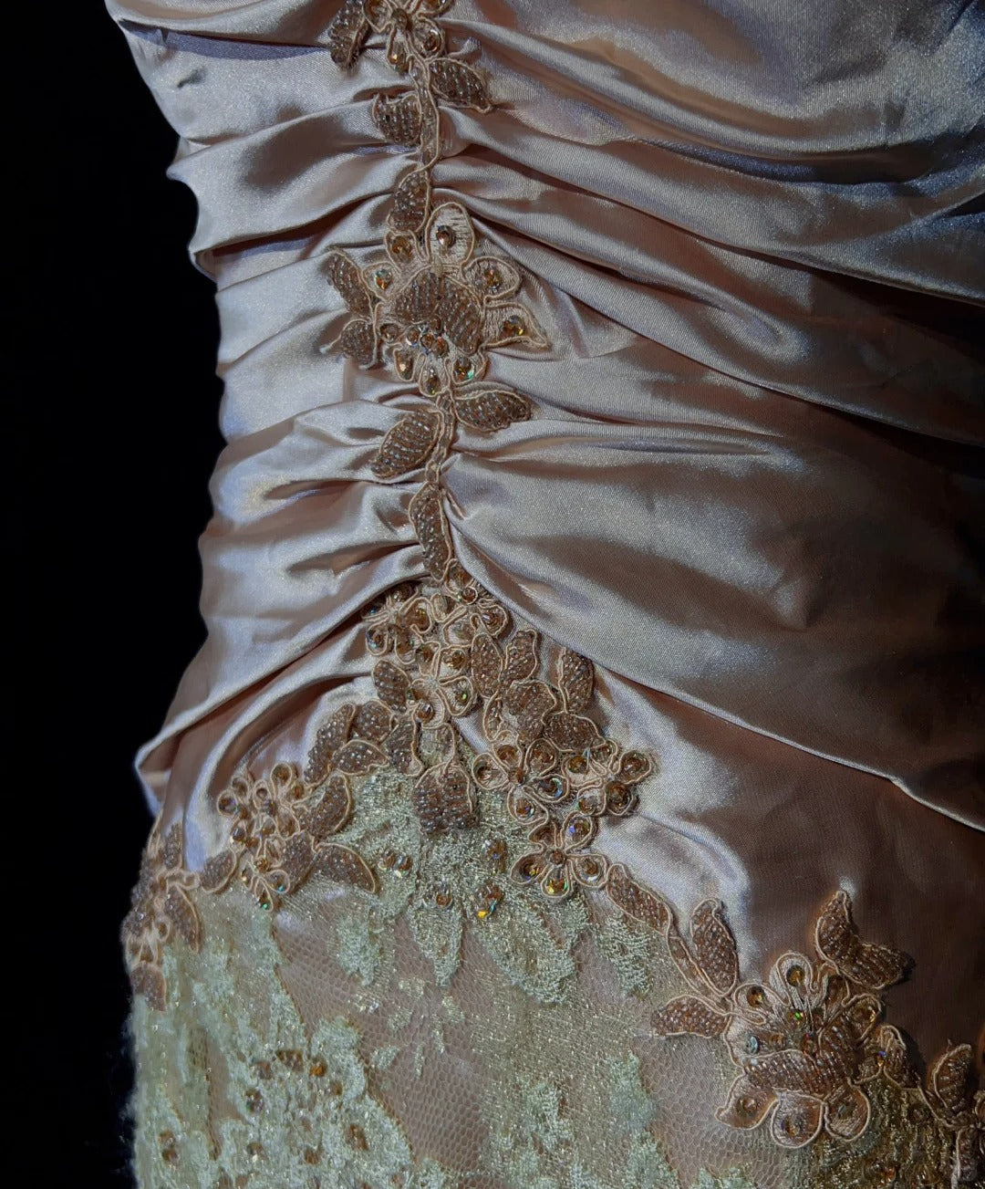 Glamour Meerjungfrau-Abendkleider Trägerlos Blush-Pink Satin Goldspitze mit Perlen Formal N3835