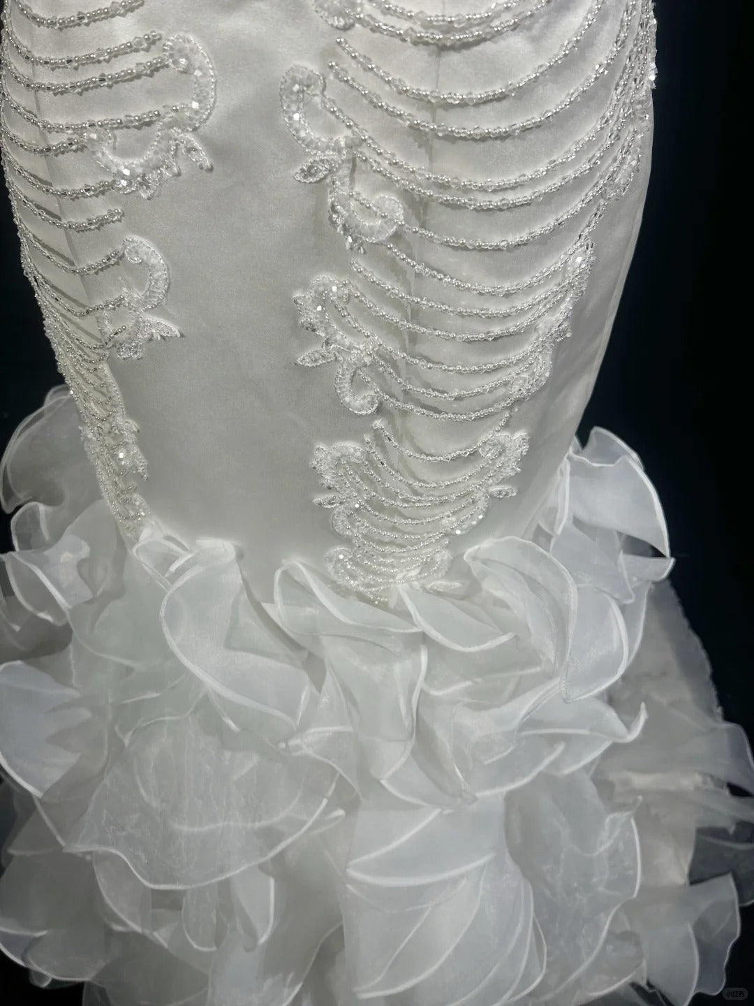 Vintage 90er Brautkleider Meerjungfrau V-Ausschnitt Stufenlagen Weiß Perlen Sommergarten Langes Brautkleid N3826