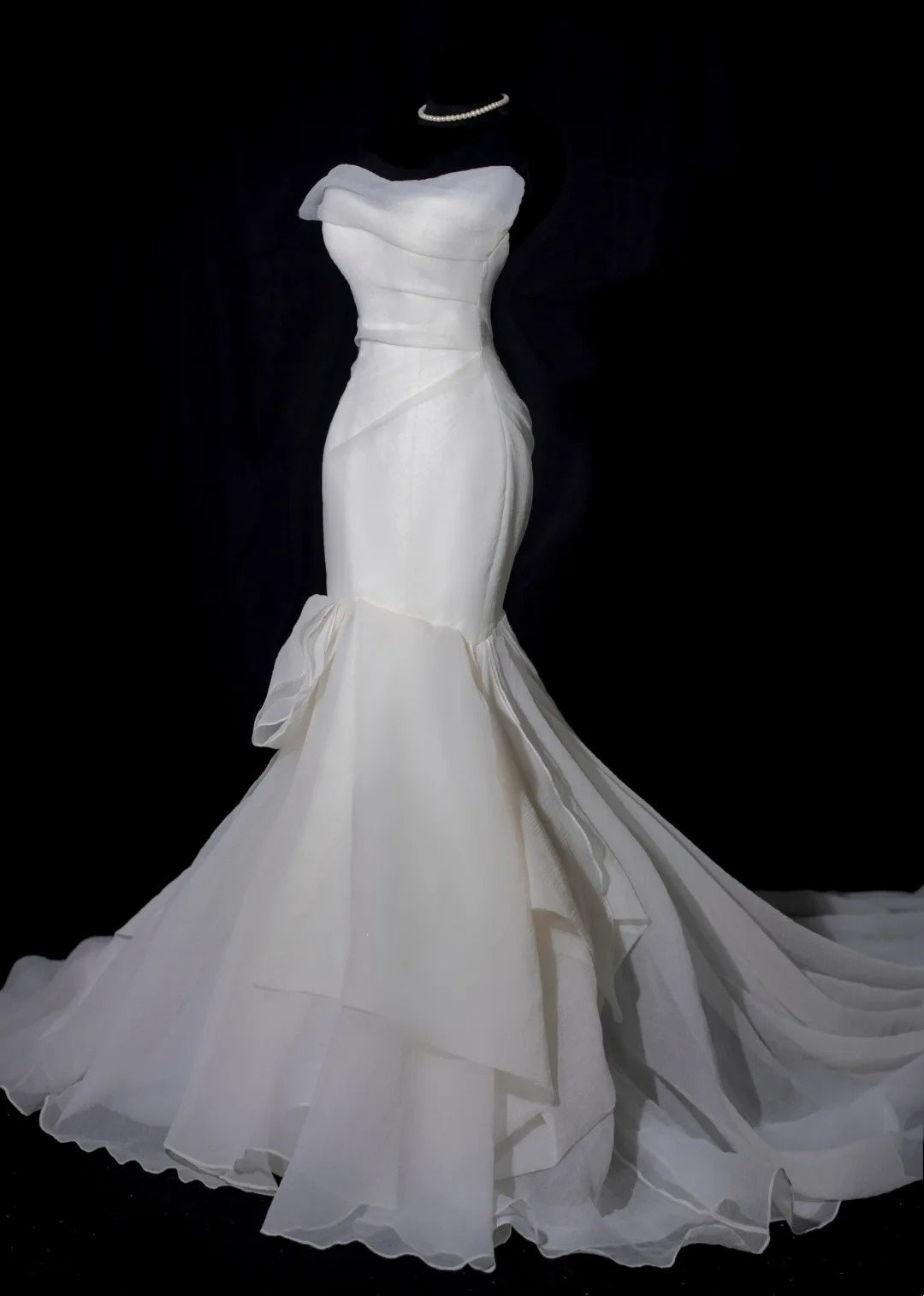 Robe de mariée sirène bustier ivoire sans manches, coupe ajustée AB2526
