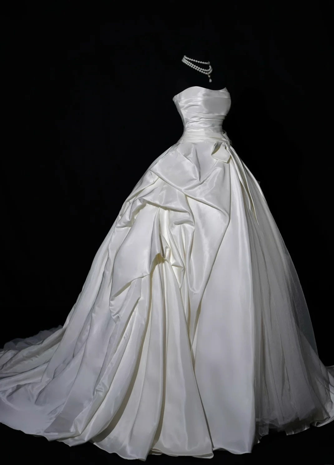 Robe de mariée luxueuse, robe de bal bustier ivoire sans manches, robe de mariée cintrée AB2522