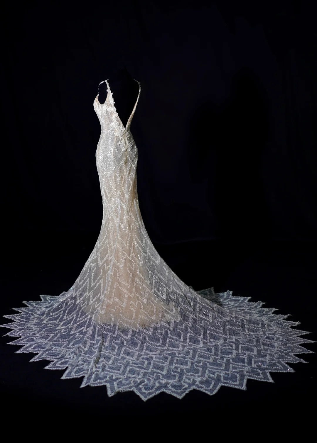 Robe de mariée sirène intemporelle à fines bretelles en dentelle blanche, robe de mariée longue et ajustée AB2523