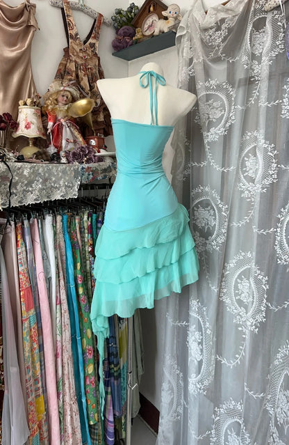 Robe de bal courte vintage en mousseline bleue à col fourreau et dos nu, idéale pour un anniversaire ou une soirée de retrouvailles (N1342)
