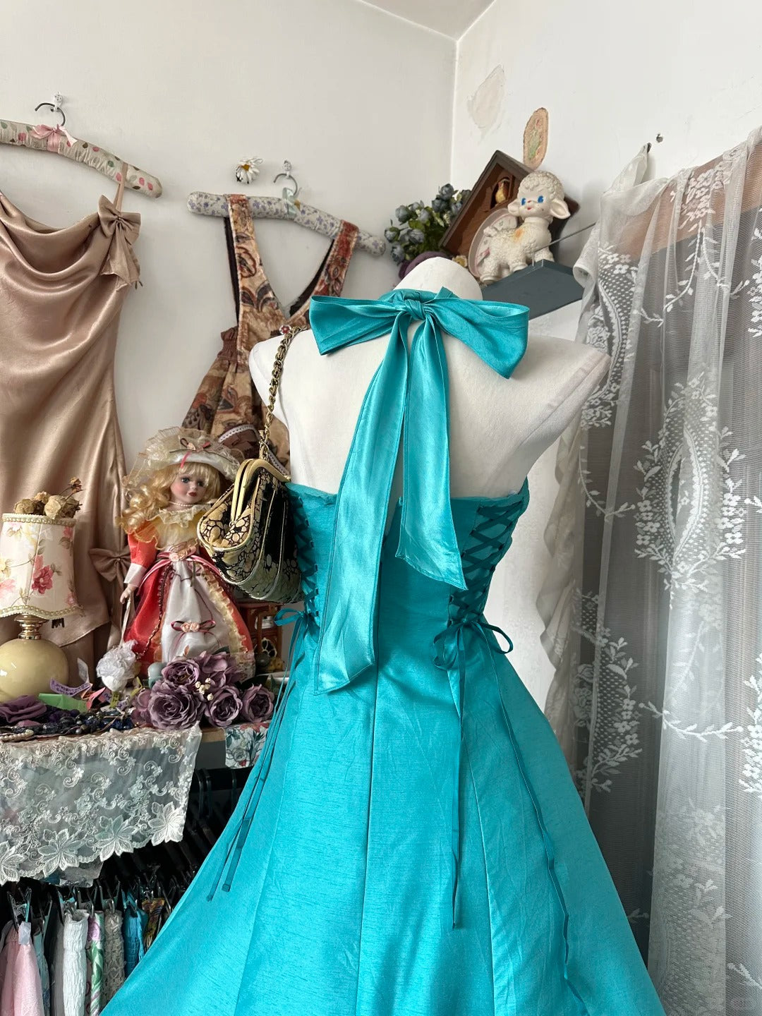 Robe de bal vintage en satin bleu mi-longue à col licou pour soirée, anniversaire et remise de diplôme N2840