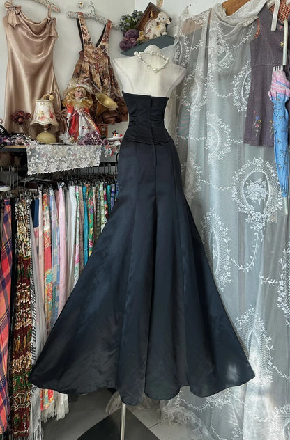 Elegante Abschlussballkleider Meerjungfrau Trägerlos Schwarz Satin Ärmellose Formelle Abendgarderobe N3778