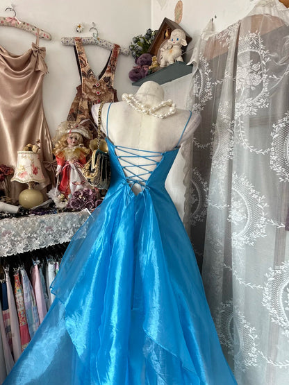Robes de bal élégantes à bretelles spaghetti bleues sans manches pour soirées formelles N3781