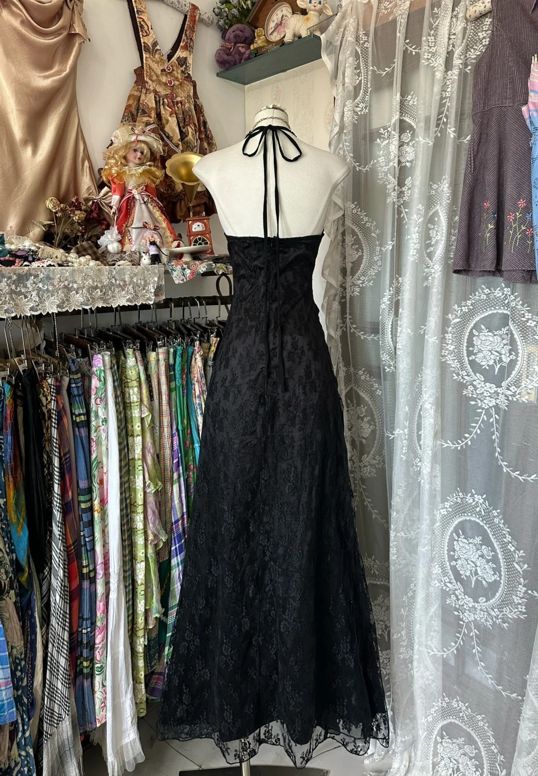 Elegante Abschlussballkleider Meerjungfrau Neckholder Schwarz Ärmellos Spitze Lange formelle Abendgarderobe N3747