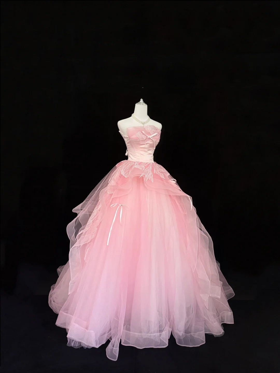 Langes Ballkleid für den 16. Geburtstag, trägerloses, mit Applikationen verziertes langes Abendkleid in Pink RC0301