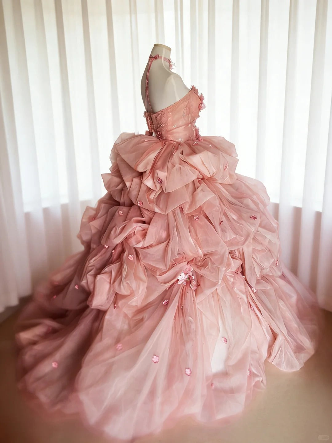 Robes de bal modestes Robe de bal bustier en tulle rose poudré avec fleurs Longue robe de Quinceañera N3047