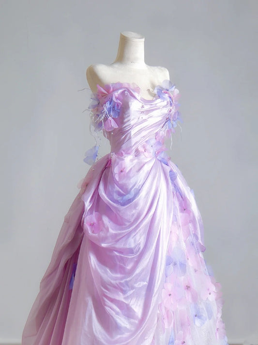Zeitloses, trägerloses Ballkleid aus lila Tüll mit Blumenmuster – Inspiration für festliche Anlässe (N399)