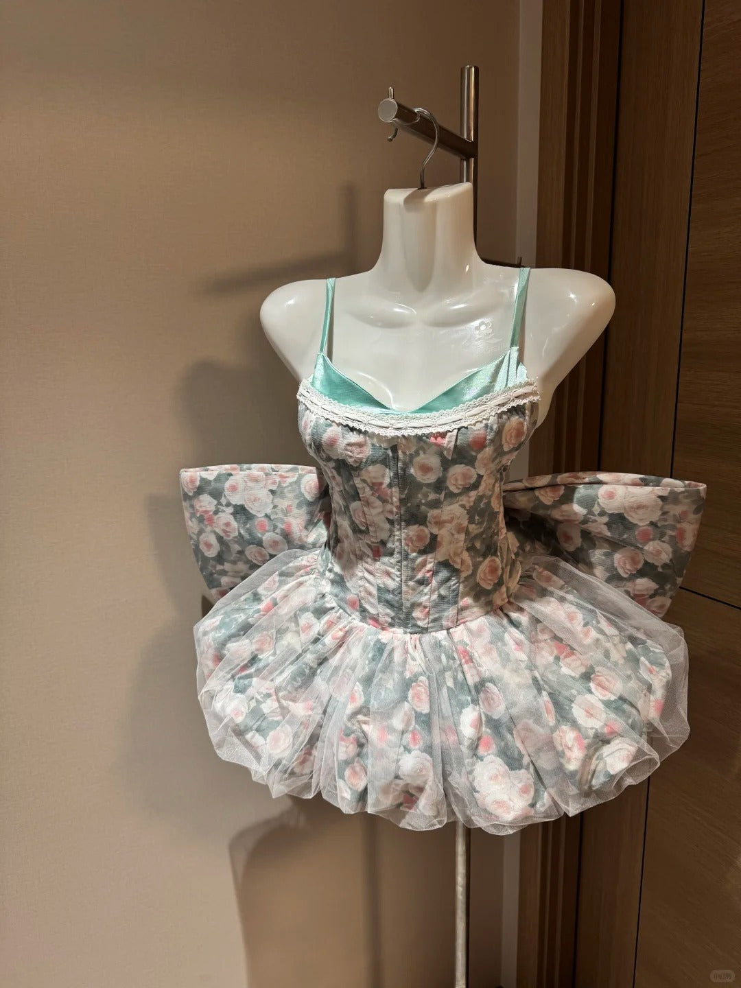 Jolie robe de bal bretelles spaghetti vert floral courte nuit à Rio Inspo Robes de soirée Hoco Robes de bal RB4038