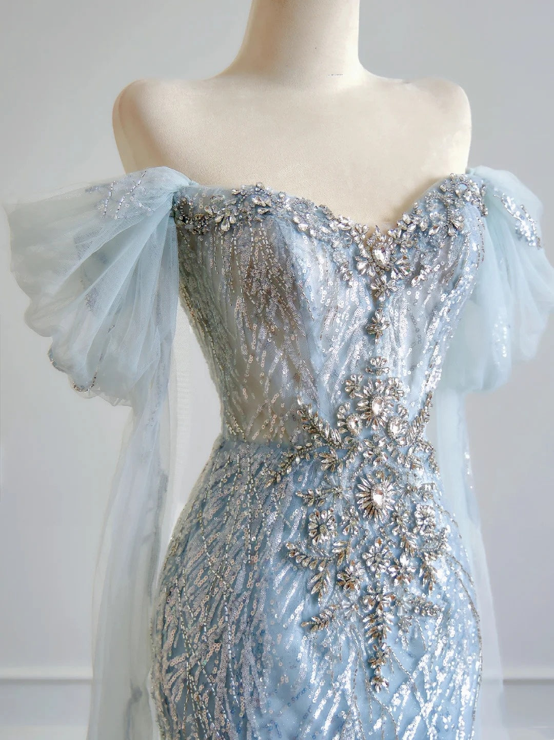 Luxuriöses Meerjungfrauen-Abendkleid in Hellblau mit kurzen Ärmeln, schulterfrei, langes formelles Abendkleid für Geburtstagsfeiern, N379