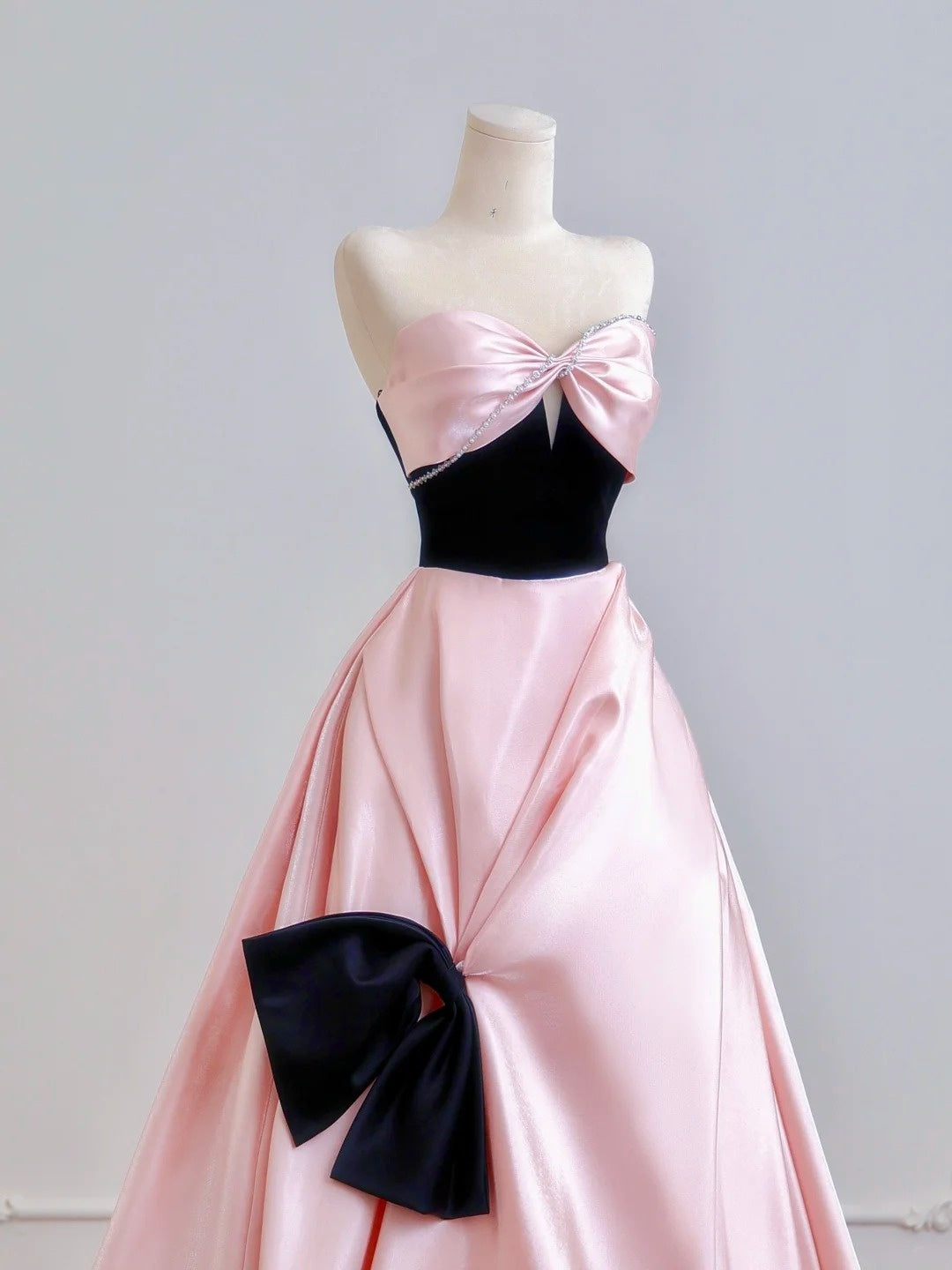 Robe de bal intemporelle en satin rose à décolleté cœur, robe de soirée longue, inspiration robe de bal N400