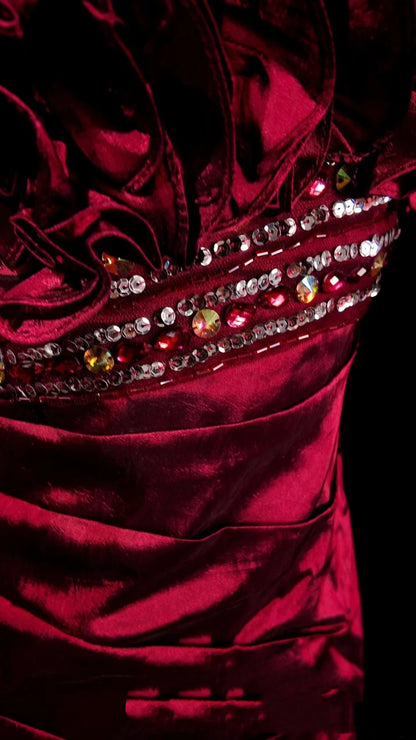 Einzigartige Ballkleider Meerjungfrau Trägerlos Burgunder Ärmellos Mit Rüschen Semi-formelles Abendkleid N3786