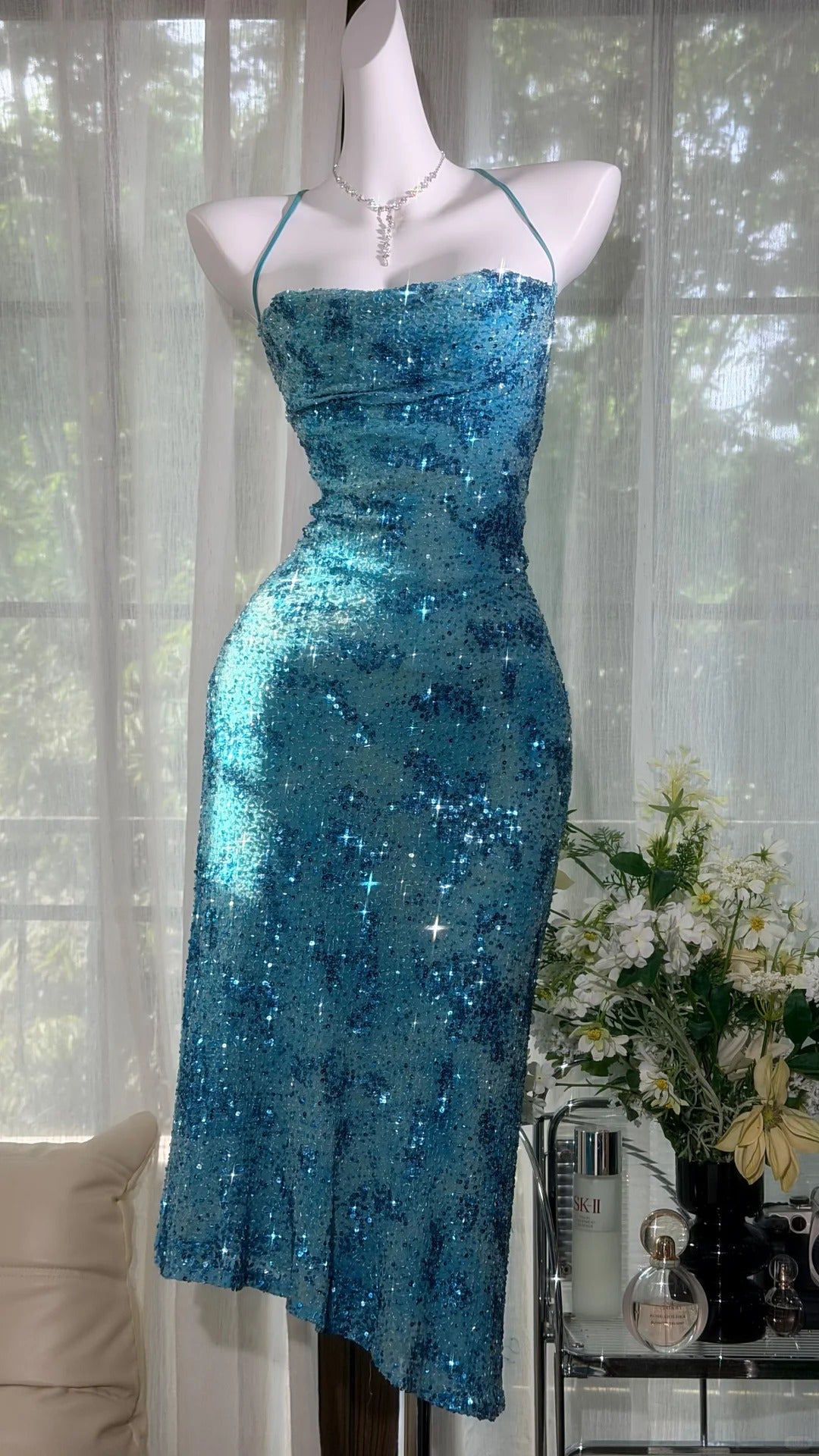 Klassisches Meerjungfrau-Neckholder-Kleid in Blau mit Pailletten und Perlen, mittellang, Teelänge, für den Abschlussball, Inspo, formelle Outfits RB4509