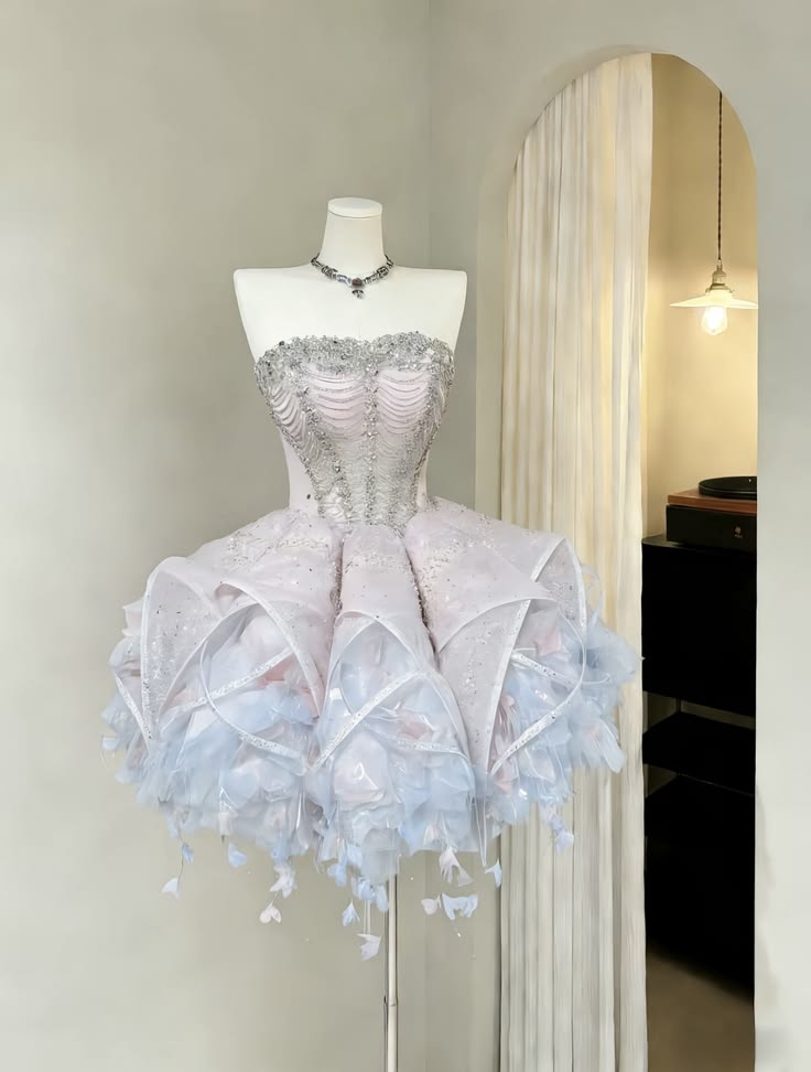 Robe de bal de conte de fées sans bretelles rose avec plumes bleues pour adolescentes, mini, inspi senior, tenues d'anniversaire courtes, robe de bal de promo RB3032