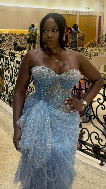 Glitzerndes Sweethart blaues Übergröße-Abendkleid Ballkleid mit Rüschen Meerjungfrau Bodycon für Damen N4090