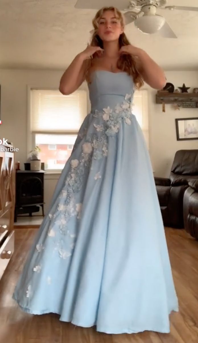 Robe de bal longue élégante en mousseline bleue, coupe trapèze, décolleté cœur, modèle AB593