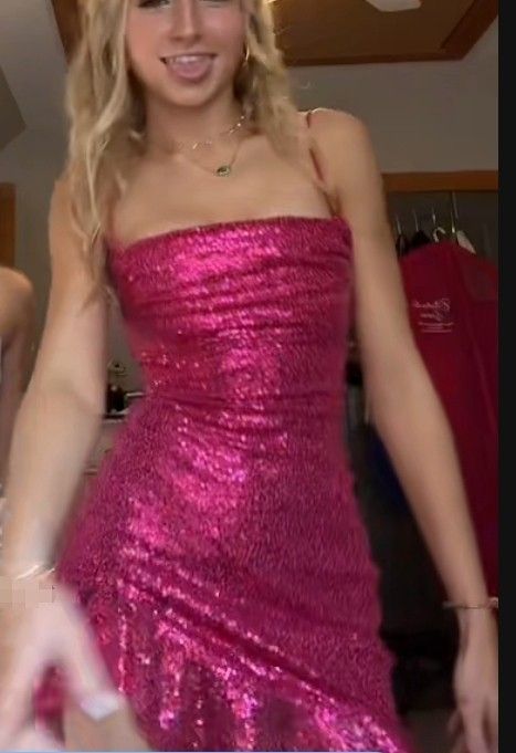 Funkelndes Etui-Spaghettiträger-Kleid, heißrosa Pailletten-Partykleid, kurzes Mini-Kleid für den 16. Geburtstag, Hoco-Outfits RB3417