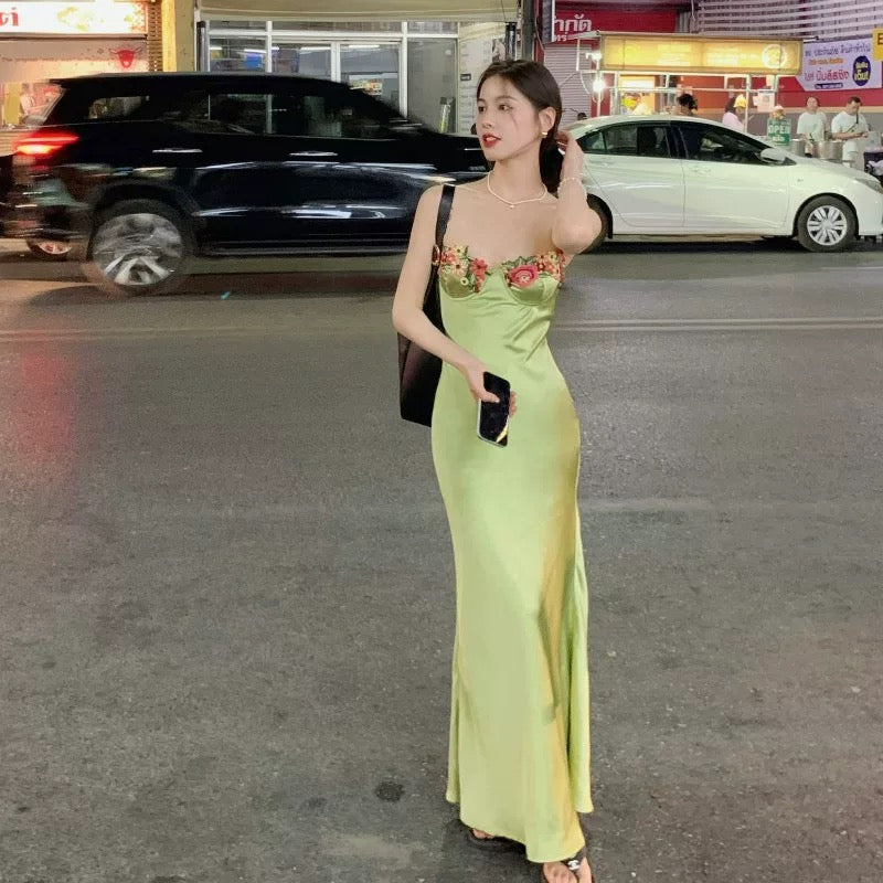 Robe de bal verte à bretelles spaghetti en satin, coupe trapèze, N266