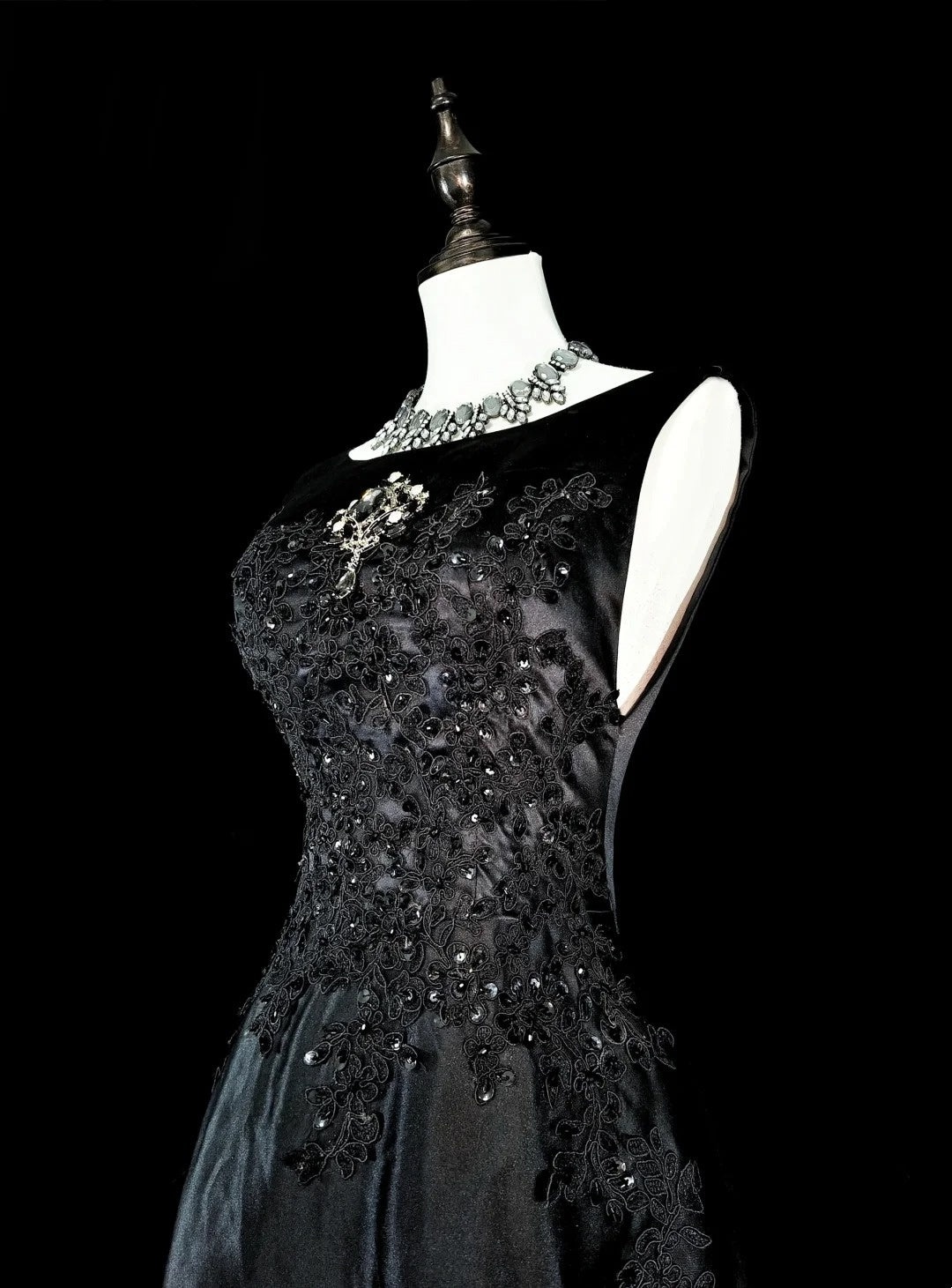 Robes de bal vintage esthétiques en tulle noir coupe trapèze col rond avec applications longue robe de soirée N2158