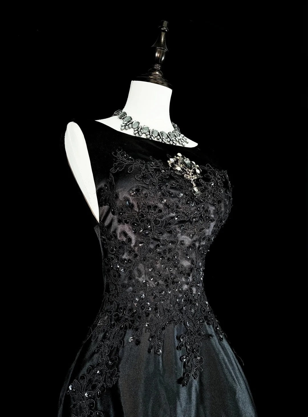 Robes de bal vintage esthétiques en tulle noir coupe trapèze col rond avec applications longue robe de soirée N2158