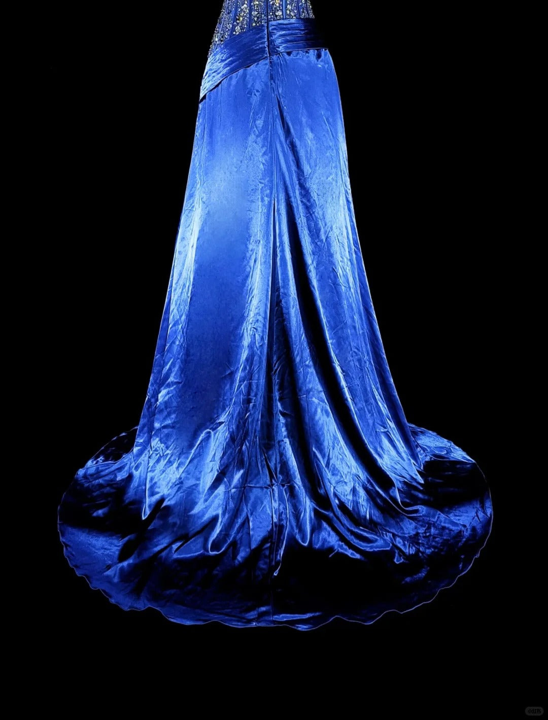Vintage A-Linien-Abendkleid aus königsblauem Satin im 70er-Jahre-Stil mit Perlenstickerei und herzförmigem Ausschnitt, ideal für festliche Anlässe, Modell N1831