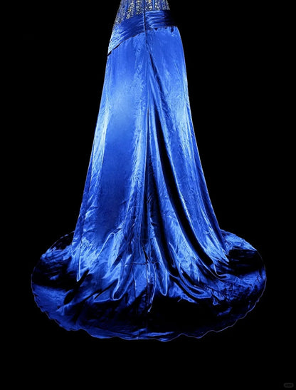Vintage A-Linien-Abendkleid aus königsblauem Satin im 70er-Jahre-Stil mit Perlenstickerei und herzförmigem Ausschnitt, ideal für festliche Anlässe, Modell N1831