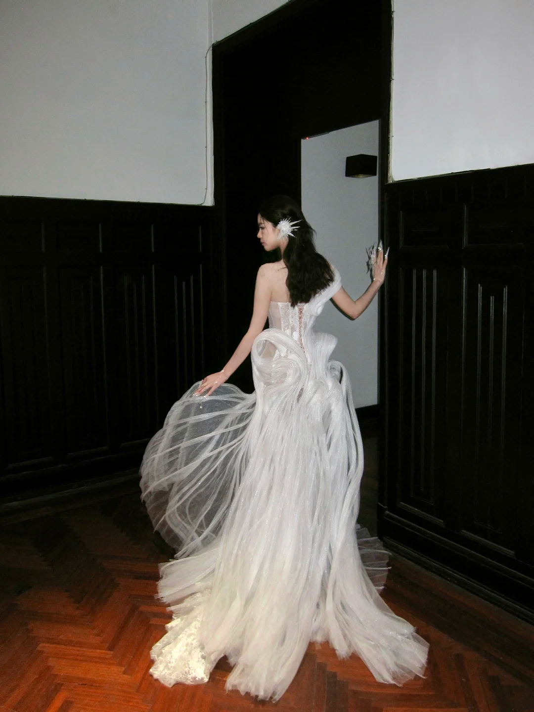 Robe de mariée princesse sirène asymétrique en dentelle et tulle blanc, robe de mariée longue et cintrée AB2408