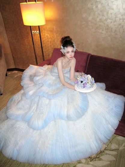 Robe de mariée princesse, robe de bal bustier en tulle bleu clair plissé, style robe de mariée longue et cintrée AB2404