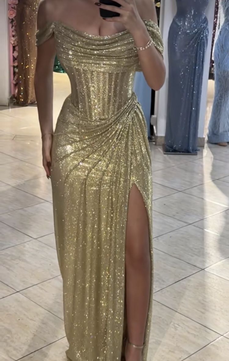 Robe de bal de fin d'année modeste pour lycéennes, inspiration sirène, épaules dénudées, sequins dorés et fente, robe longue semi-formelle pour adolescentes AB2118