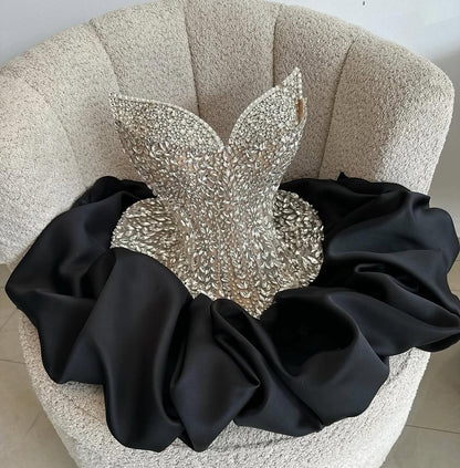 Élégante Robe de Bal Cœur, Petite Robe Courte de Soirée en Satin Noir avec Corsage Bas Taille Goutte et Perles pour le Bal de Promo (Hoco Dress Ideas, Homecoming Dresses RB4086)