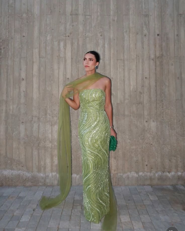 Magnifique Robe de Bal Vert Clair sans Bretelles sans Manches Longueur Ras du Sol pour Femmes Robe de Bal Luxueuse en Cristal Scintillant N2350