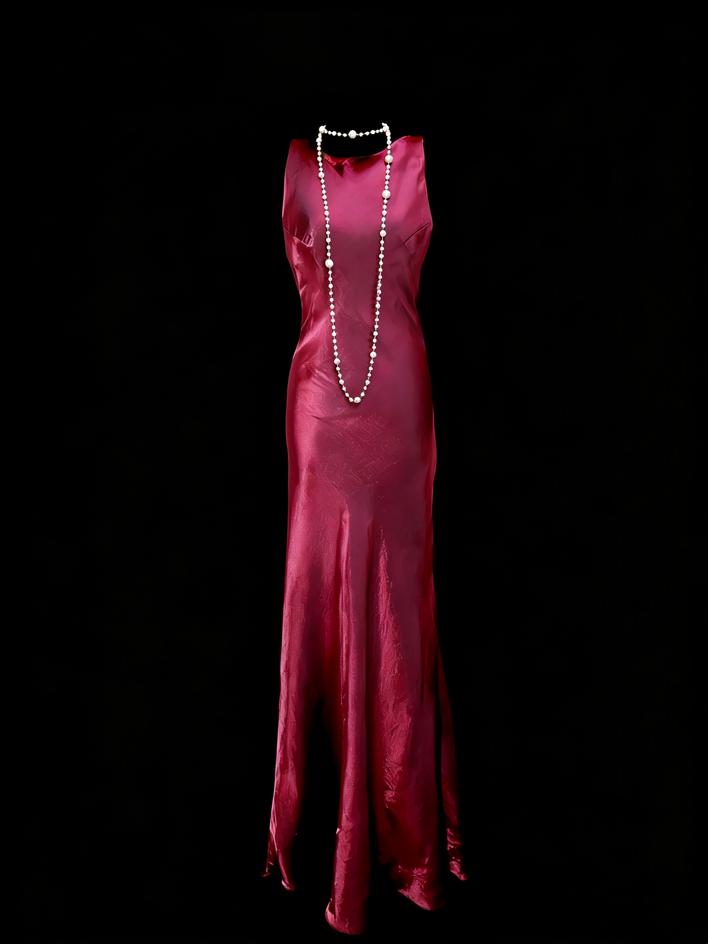 Robe fourreau bordeaux satinée à col rond, style modeste, idéale pour une soirée formelle ou une remise de diplômes (N1152)
