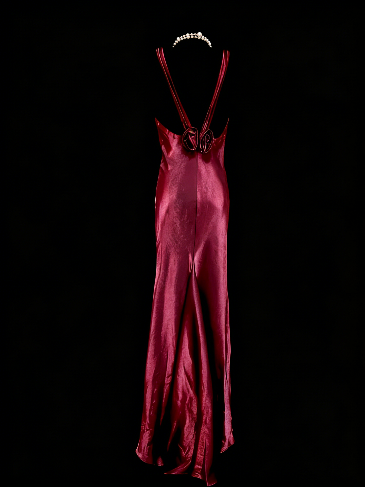 Robe fourreau bordeaux satinée à col rond, style modeste, idéale pour une soirée formelle ou une remise de diplômes (N1152)