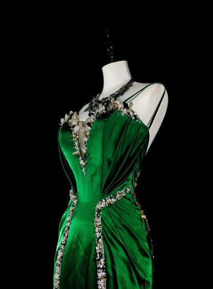 Robe longue vintage sirène à fines bretelles en satin vert dos nu, idéale pour une soirée de 18 ans ou un bal de promo (N1750)