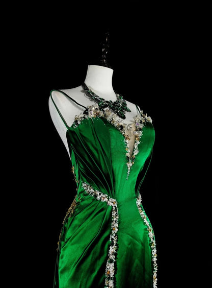 Robe longue vintage sirène à fines bretelles en satin vert dos nu, idéale pour une soirée de 18 ans ou un bal de promo (N1750)
