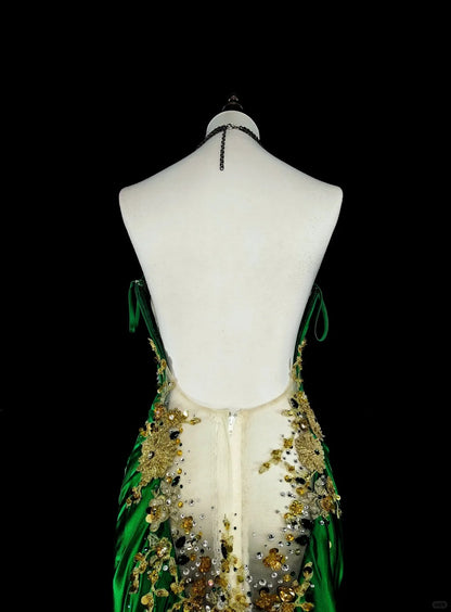 Robe longue vintage sirène à fines bretelles en satin vert dos nu, idéale pour une soirée de 18 ans ou un bal de promo (N1750)