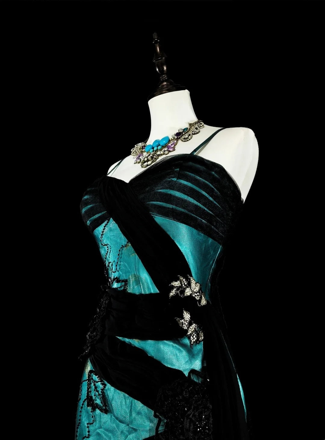 Robe de bal longue vintage années 1960, sirène, bretelles spaghetti, tulle noir, satin vert, sans manches, N1585
